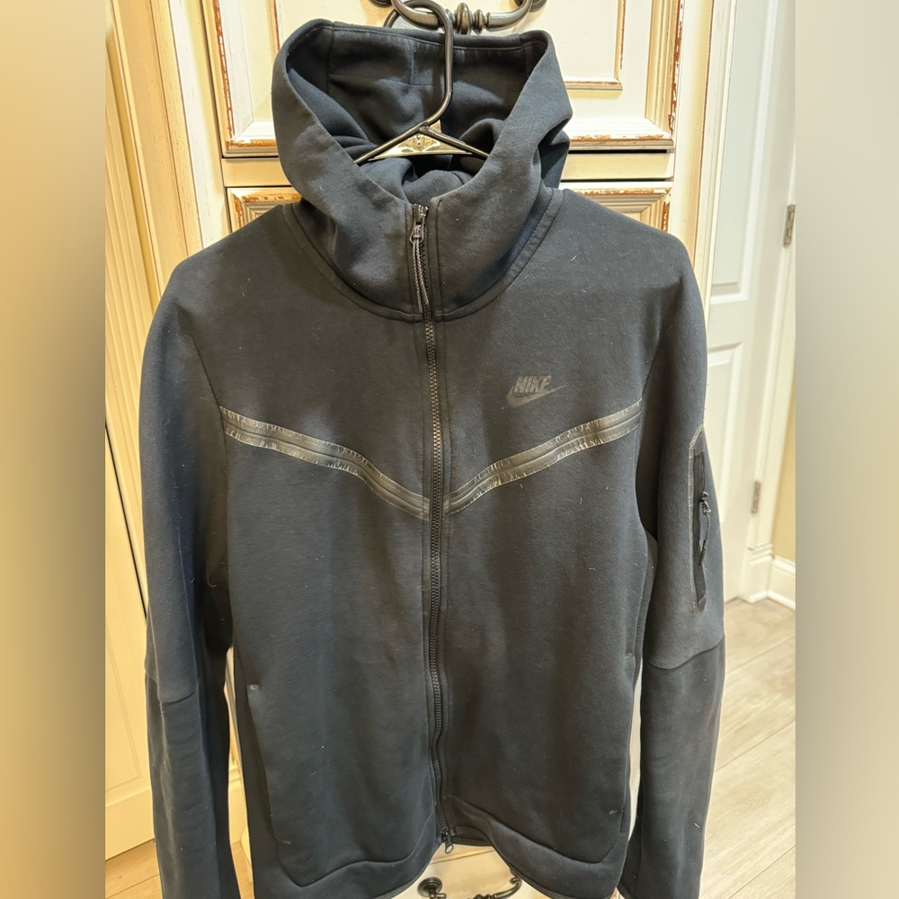 Nike sweater Size Medium
